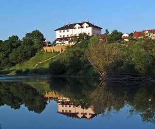 Отель Hotel Bursztynowy Józefów na Wisłą-0